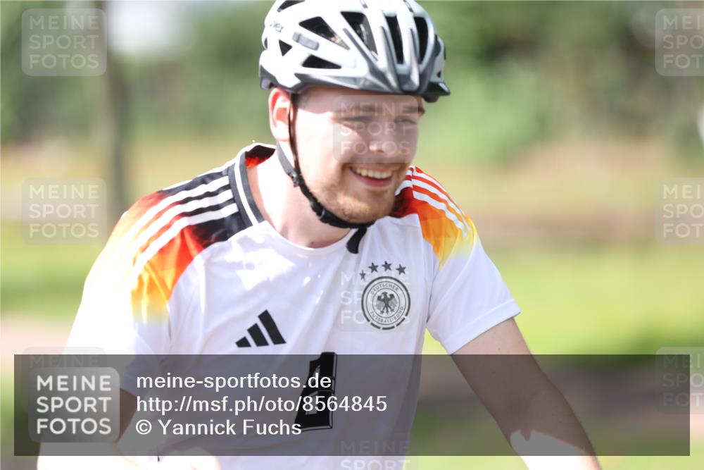 10.08.2025 - GEWOBA Citytriathlon Bremen Yannick Fuchs http://msf.ph/oto/8564845 10.08.2025 14:44:28 Radfahren 9, 28, 200, 323, 383, 408, 445 meine-sportfotos.de