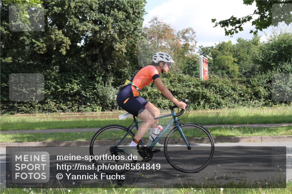 10.08.2025 - GEWOBA Citytriathlon Bremen Yannick Fuchs http://msf.ph/oto/8564849 10.08.2025 11:00:38 Radfahren 3, 39, 49, 107, 139, 173, 229, 436, 474 meine-sportfotos.de