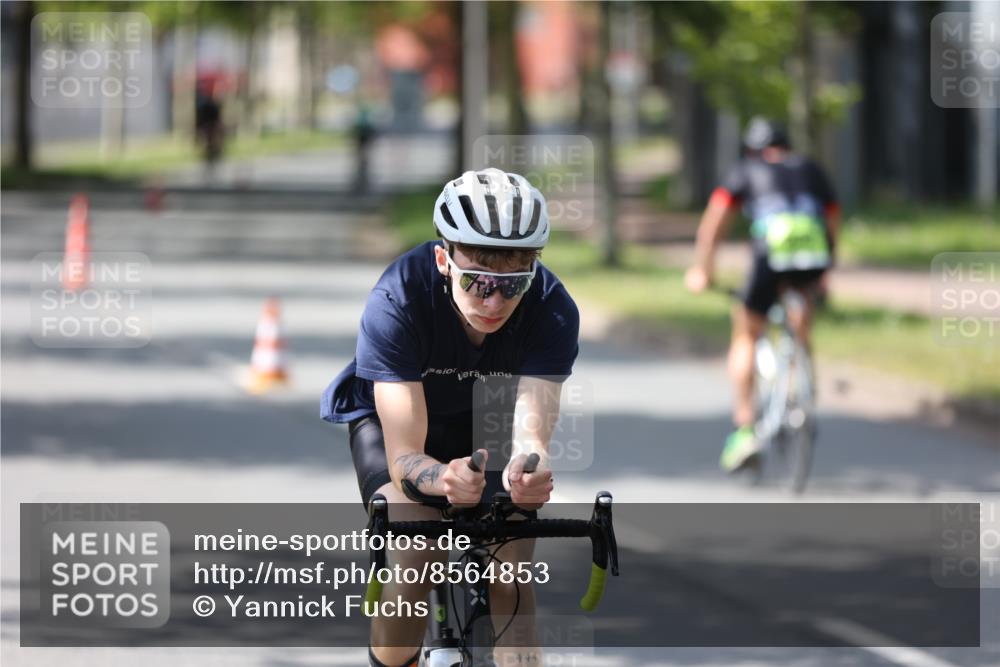 10.08.2025 - GEWOBA Citytriathlon Bremen Yannick Fuchs http://msf.ph/oto/8564853 10.08.2025 14:44:34 Radfahren 9, 73, 200, 208, 323, 383 meine-sportfotos.de