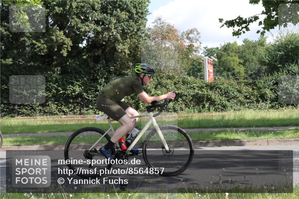 10.08.2025 - GEWOBA Citytriathlon Bremen Yannick Fuchs http://msf.ph/oto/8564857 10.08.2025 11:00:41 Radfahren 3, 39, 49, 107, 173, 229, 436, 474 meine-sportfotos.de