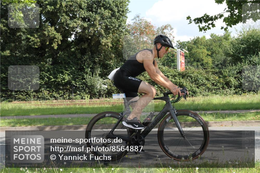 10.08.2025 - GEWOBA Citytriathlon Bremen Yannick Fuchs http://msf.ph/oto/8564887 10.08.2025 11:01:22 Radfahren 37, 87, 410, 440 meine-sportfotos.de