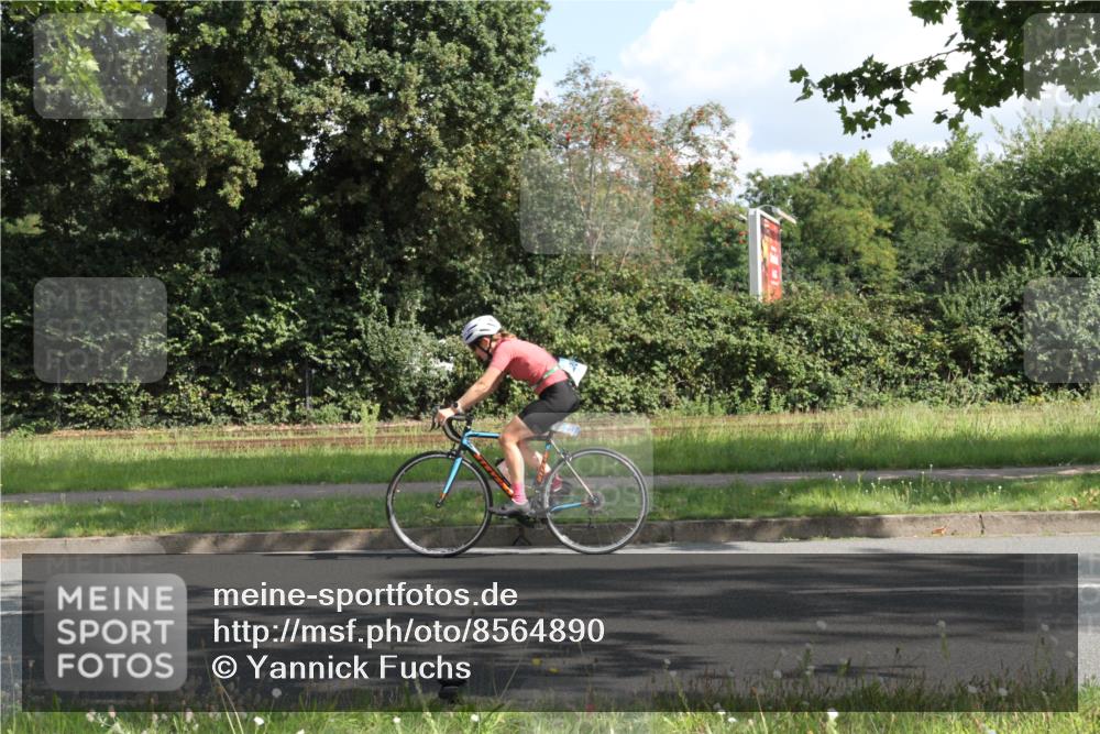 10.08.2025 - GEWOBA Citytriathlon Bremen Yannick Fuchs http://msf.ph/oto/8564890 10.08.2025 11:01:24 Radfahren 37, 87, 410, 440 meine-sportfotos.de