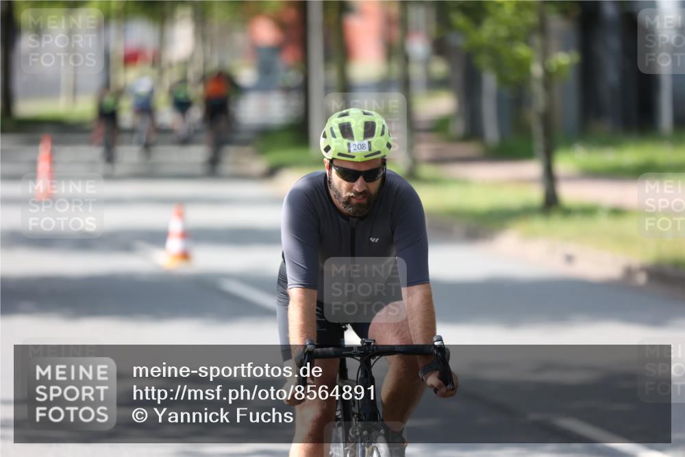 10.08.2025 - GEWOBA Citytriathlon Bremen Yannick Fuchs http://msf.ph/oto/8564891 10.08.2025 14:44:44 Radfahren 73, 200, 208, 323, 346, 383 meine-sportfotos.de