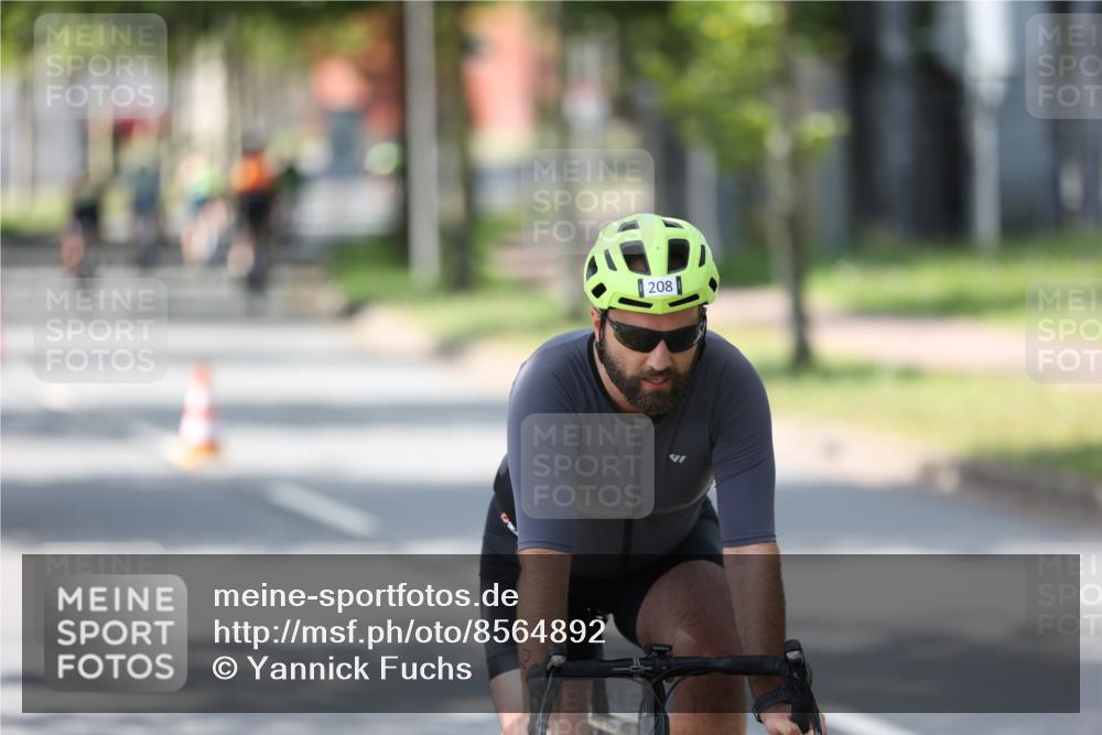 10.08.2025 - GEWOBA Citytriathlon Bremen Yannick Fuchs http://msf.ph/oto/8564892 10.08.2025 14:44:44 Radfahren 73, 200, 208, 323, 346, 383 meine-sportfotos.de
