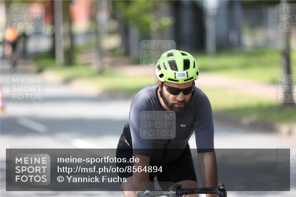 10.08.2025 - GEWOBA Citytriathlon Bremen Yannick Fuchs http://msf.ph/oto/8564894 10.08.2025 14:44:44 Radfahren 73, 200, 208, 323, 346, 383 meine-sportfotos.de