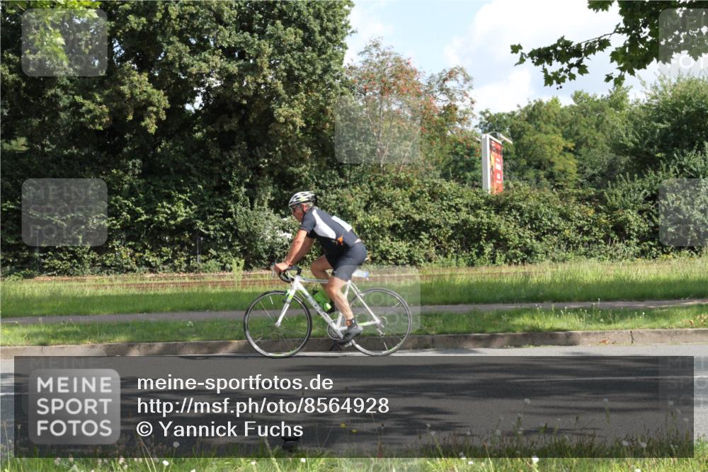10.08.2025 - GEWOBA Citytriathlon Bremen Yannick Fuchs http://msf.ph/oto/8564928 10.08.2025 11:02:14 Radfahren 195, 237 meine-sportfotos.de