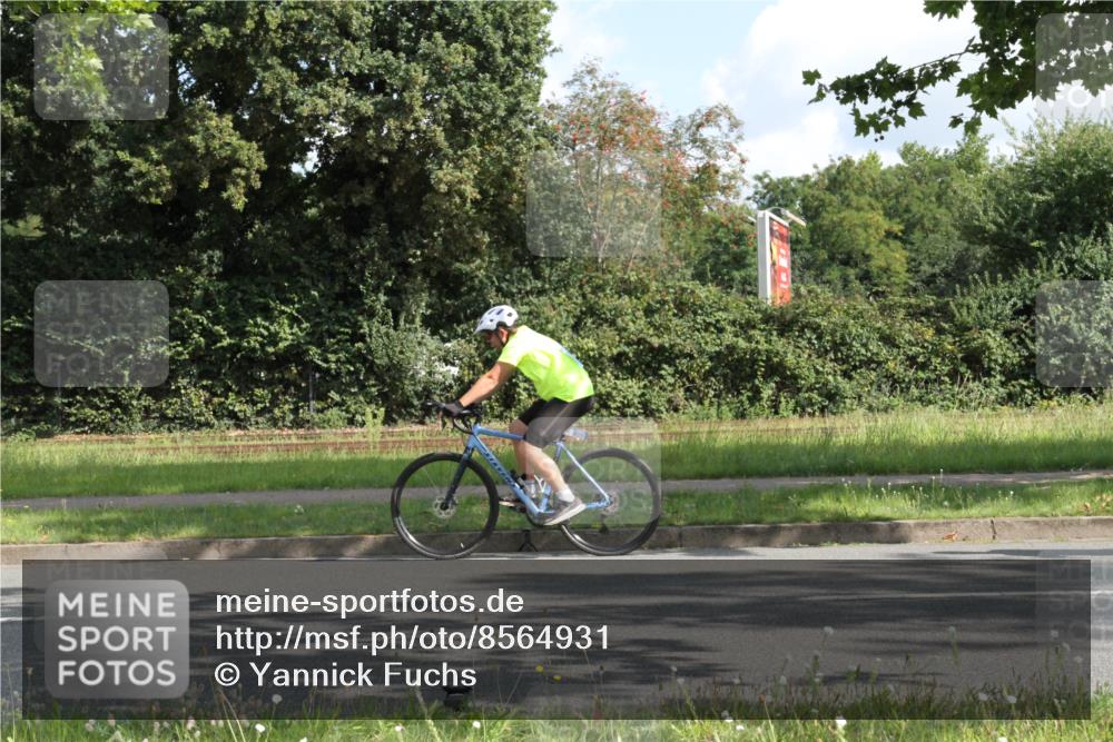 10.08.2025 - GEWOBA Citytriathlon Bremen Yannick Fuchs http://msf.ph/oto/8564931 10.08.2025 11:02:17 Radfahren 61, 195, 237 meine-sportfotos.de