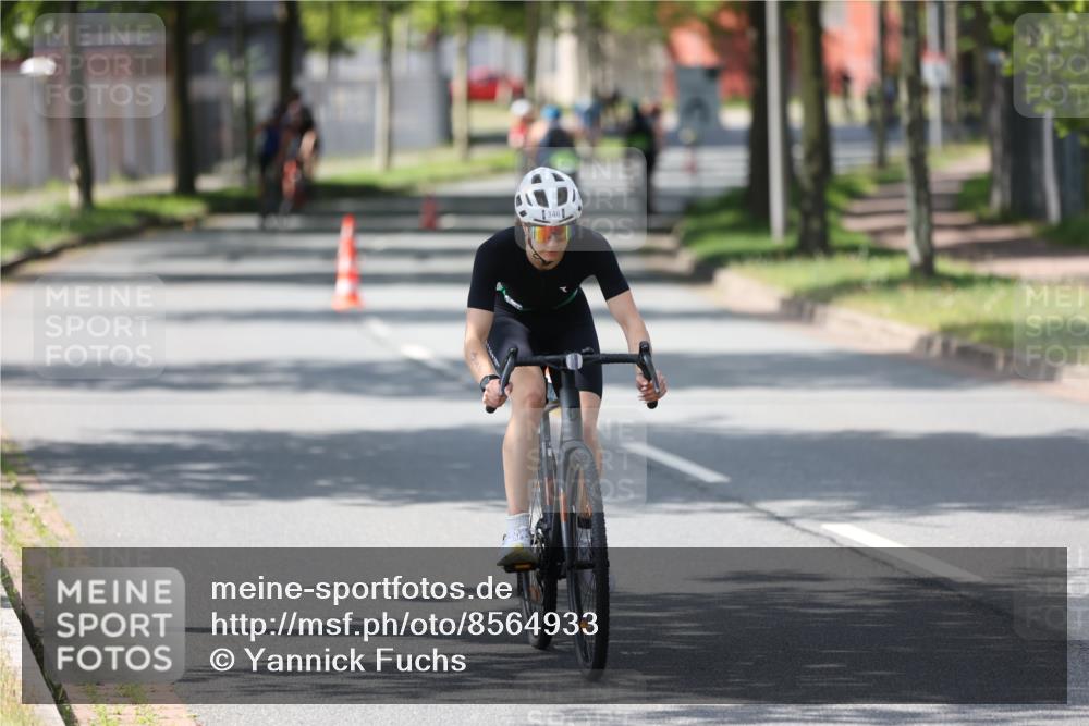 10.08.2025 - GEWOBA Citytriathlon Bremen Yannick Fuchs http://msf.ph/oto/8564933 10.08.2025 14:44:56 Radfahren 35, 73, 198, 326, 336, 346, 453, 484 meine-sportfotos.de