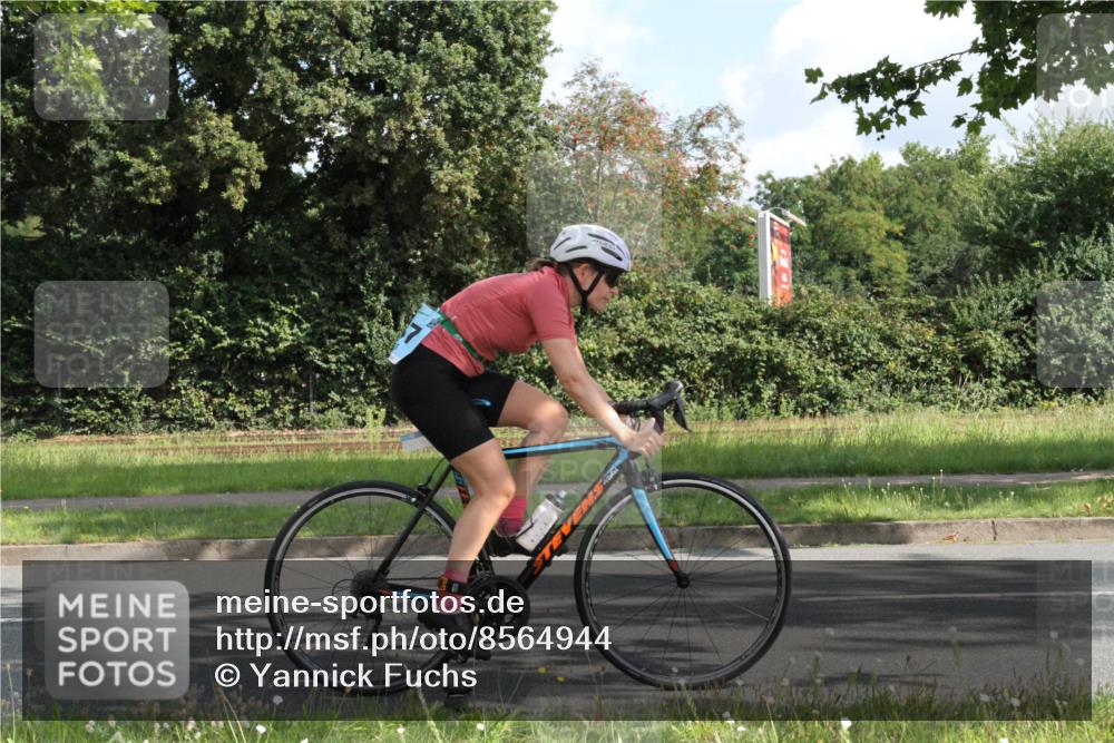 10.08.2025 - GEWOBA Citytriathlon Bremen Yannick Fuchs http://msf.ph/oto/8564944 10.08.2025 11:02:28 Radfahren 61, 195, 237, 484 meine-sportfotos.de