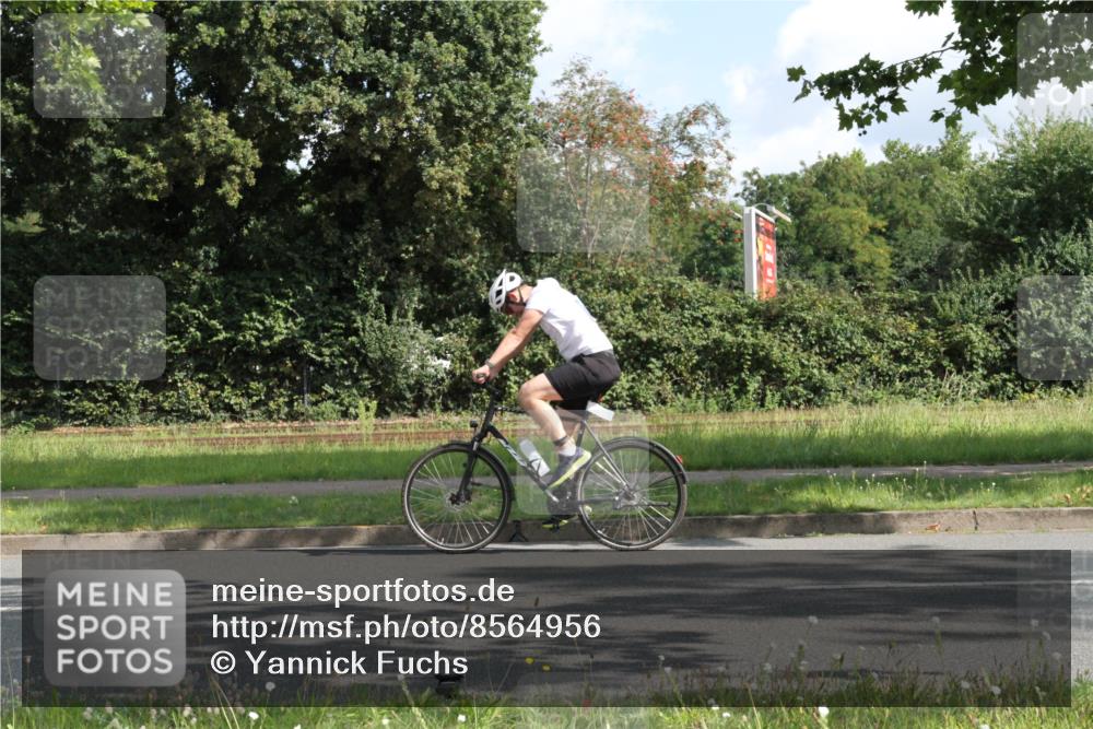 10.08.2025 - GEWOBA Citytriathlon Bremen Yannick Fuchs http://msf.ph/oto/8564956 10.08.2025 11:02:40 Radfahren 23, 53, 61, 135, 223, 484 meine-sportfotos.de