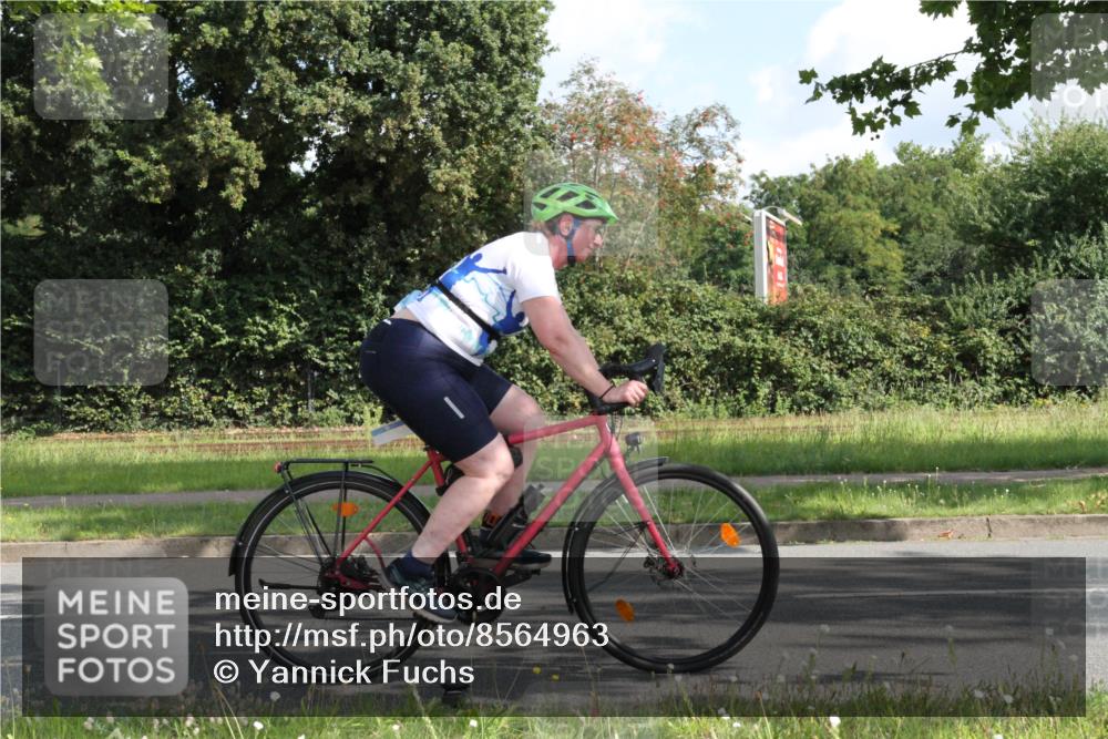10.08.2025 - GEWOBA Citytriathlon Bremen Yannick Fuchs http://msf.ph/oto/8564963 10.08.2025 11:02:50 Radfahren 23, 53, 135, 223 meine-sportfotos.de