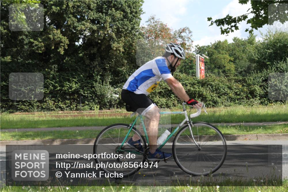 10.08.2025 - GEWOBA Citytriathlon Bremen Yannick Fuchs http://msf.ph/oto/8564974 10.08.2025 11:03:15 Radfahren 27, 175, 177, 189, 415, 496 meine-sportfotos.de