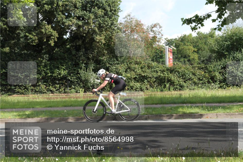 10.08.2025 - GEWOBA Citytriathlon Bremen Yannick Fuchs http://msf.ph/oto/8564998 10.08.2025 11:03:48 Radfahren 13, 167 meine-sportfotos.de