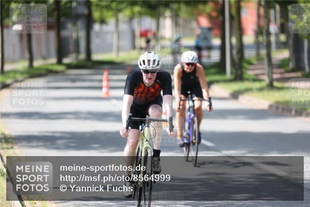 10.08.2025 - GEWOBA Citytriathlon Bremen Yannick Fuchs http://msf.ph/oto/8564999 10.08.2025 14:45:12 Radfahren 35, 198, 221, 326, 336, 453, 484, 497 meine-sportfotos.de