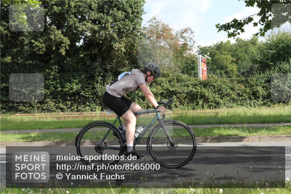 10.08.2025 - GEWOBA Citytriathlon Bremen Yannick Fuchs http://msf.ph/oto/8565000 10.08.2025 11:03:50 Radfahren 13, 167 meine-sportfotos.de