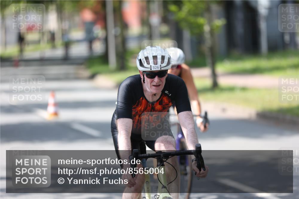 10.08.2025 - GEWOBA Citytriathlon Bremen Yannick Fuchs http://msf.ph/oto/8565004 10.08.2025 14:45:13 Radfahren 198, 221, 326, 336, 453, 484, 497 meine-sportfotos.de