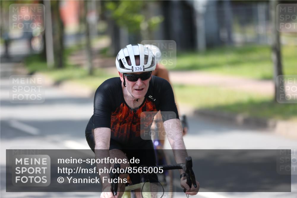 10.08.2025 - GEWOBA Citytriathlon Bremen Yannick Fuchs http://msf.ph/oto/8565005 10.08.2025 14:45:13 Radfahren 198, 221, 326, 336, 453, 484, 497 meine-sportfotos.de