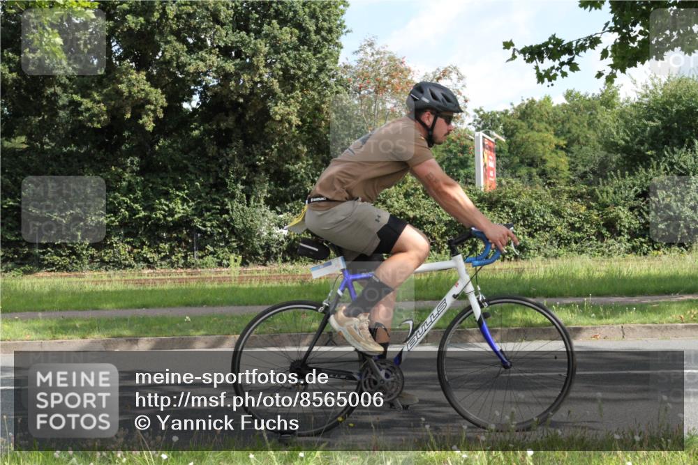 10.08.2025 - GEWOBA Citytriathlon Bremen Yannick Fuchs http://msf.ph/oto/8565006 10.08.2025 11:04:41 Radfahren 235, 361 meine-sportfotos.de