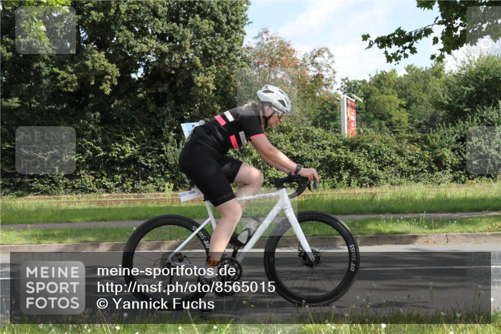 10.08.2025 - GEWOBA Citytriathlon Bremen Yannick Fuchs http://msf.ph/oto/8565015 10.08.2025 11:04:48 Radfahren 235, 361 meine-sportfotos.de