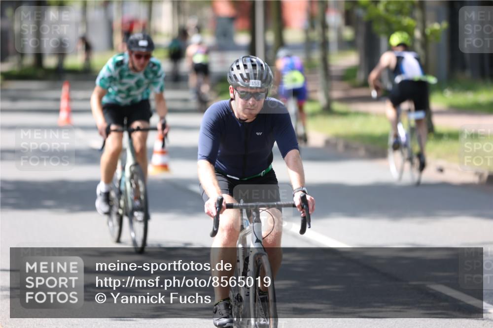 10.08.2025 - GEWOBA Citytriathlon Bremen Yannick Fuchs http://msf.ph/oto/8565019 10.08.2025 14:45:25 Radfahren 202, 221, 247, 332, 349, 360, 497, 532 meine-sportfotos.de