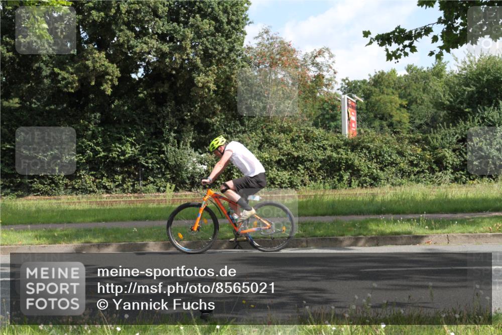 10.08.2025 - GEWOBA Citytriathlon Bremen Yannick Fuchs http://msf.ph/oto/8565021 10.08.2025 11:05:13 Radfahren  meine-sportfotos.de