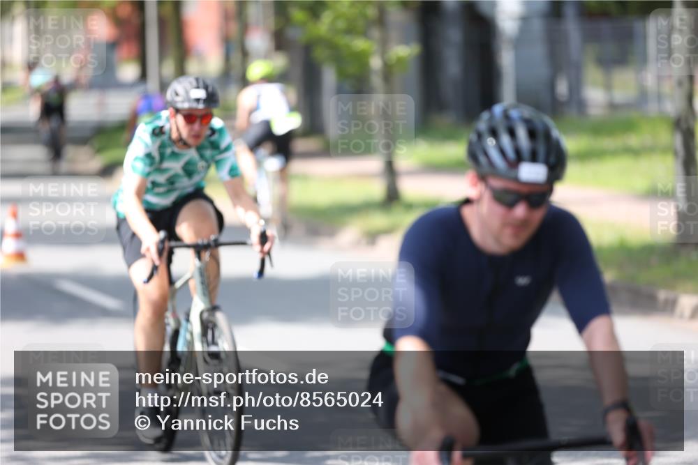 10.08.2025 - GEWOBA Citytriathlon Bremen Yannick Fuchs http://msf.ph/oto/8565024 10.08.2025 14:45:26 Radfahren 202, 221, 247, 332, 349, 360, 532 meine-sportfotos.de