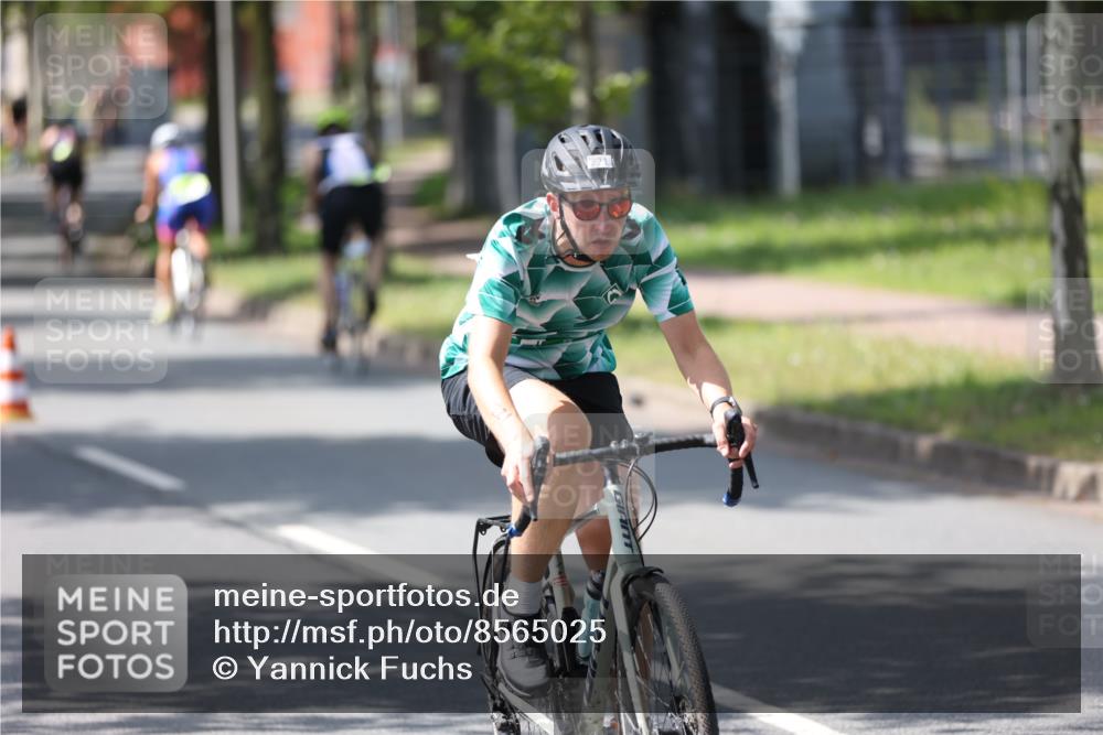 10.08.2025 - GEWOBA Citytriathlon Bremen Yannick Fuchs http://msf.ph/oto/8565025 10.08.2025 14:45:26 Radfahren 202, 221, 247, 332, 349, 360, 532 meine-sportfotos.de