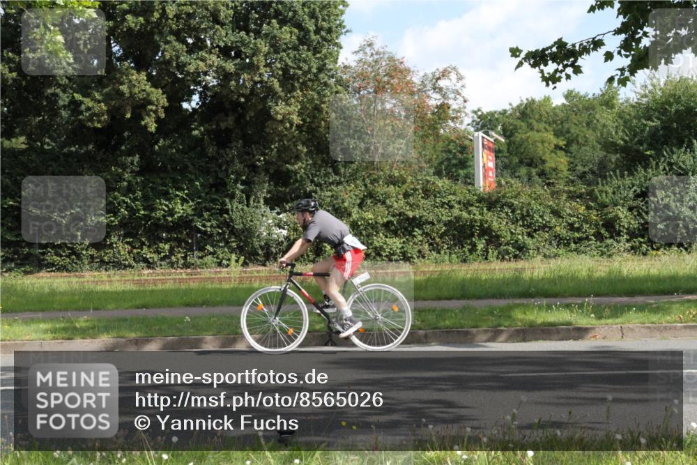 10.08.2025 - GEWOBA Citytriathlon Bremen Yannick Fuchs http://msf.ph/oto/8565026 10.08.2025 11:05:20 Radfahren  meine-sportfotos.de