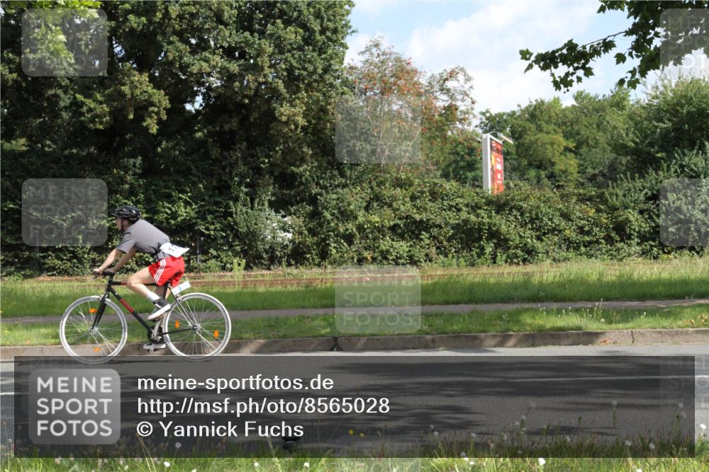 10.08.2025 - GEWOBA Citytriathlon Bremen Yannick Fuchs http://msf.ph/oto/8565028 10.08.2025 11:05:21 Radfahren  meine-sportfotos.de