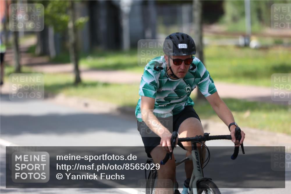 10.08.2025 - GEWOBA Citytriathlon Bremen Yannick Fuchs http://msf.ph/oto/8565029 10.08.2025 14:45:26 Radfahren 202, 221, 247, 332, 349, 360, 532 meine-sportfotos.de