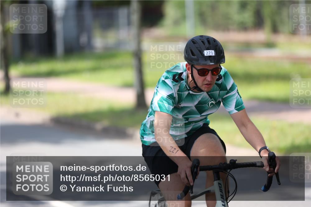 10.08.2025 - GEWOBA Citytriathlon Bremen Yannick Fuchs http://msf.ph/oto/8565031 10.08.2025 14:45:27 Radfahren 202, 221, 247, 332, 349, 360, 532 meine-sportfotos.de