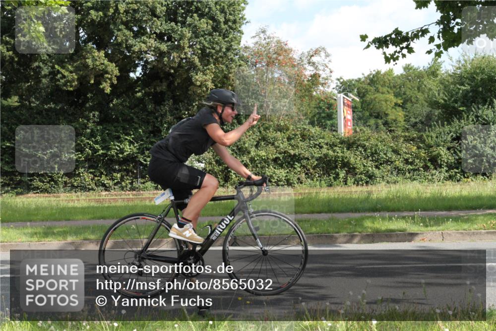 10.08.2025 - GEWOBA Citytriathlon Bremen Yannick Fuchs http://msf.ph/oto/8565032 10.08.2025 11:05:52 Radfahren 179, 217 meine-sportfotos.de