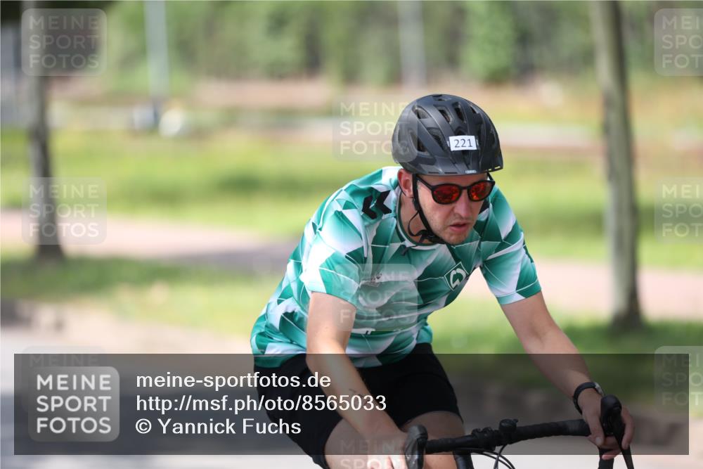 10.08.2025 - GEWOBA Citytriathlon Bremen Yannick Fuchs http://msf.ph/oto/8565033 10.08.2025 14:45:27 Radfahren 202, 221, 247, 332, 349, 360, 532 meine-sportfotos.de