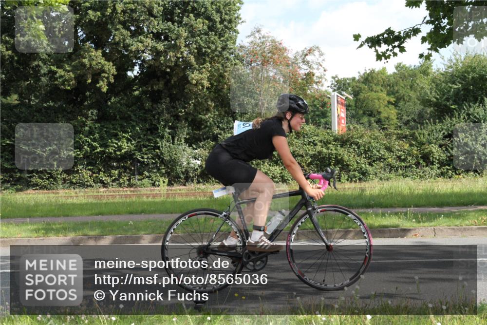 10.08.2025 - GEWOBA Citytriathlon Bremen Yannick Fuchs http://msf.ph/oto/8565036 10.08.2025 11:06:06 Radfahren 17 meine-sportfotos.de