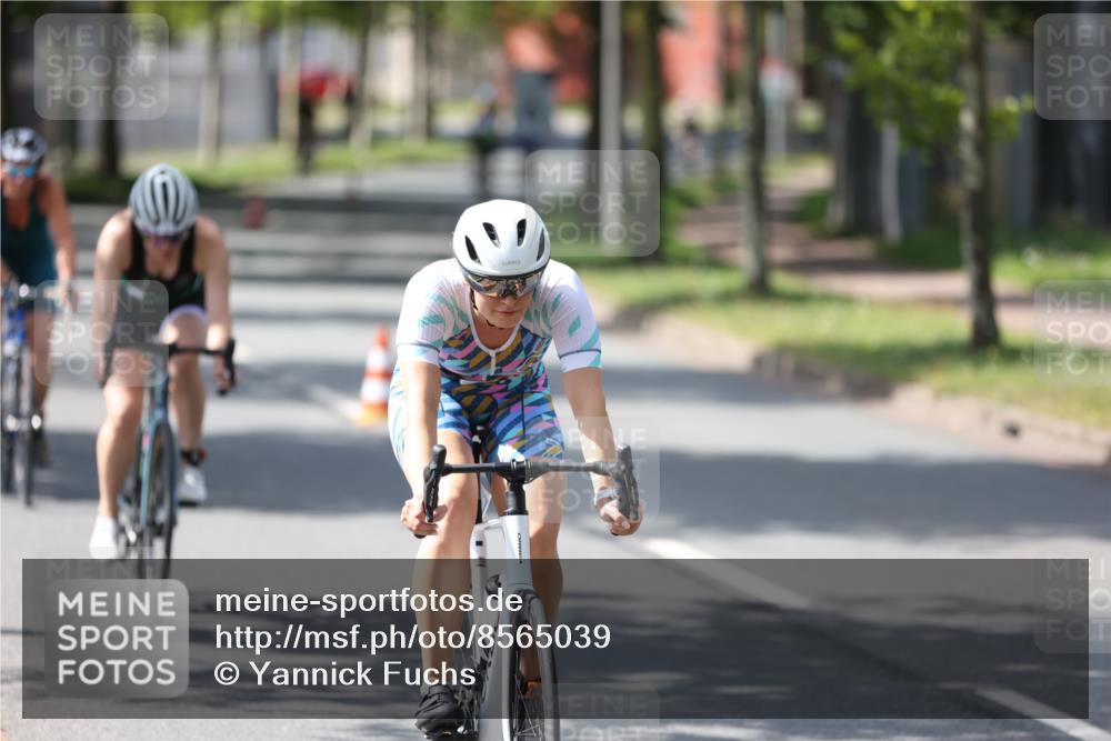 10.08.2025 - GEWOBA Citytriathlon Bremen Yannick Fuchs http://msf.ph/oto/8565039 10.08.2025 14:45:34 Radfahren 160, 202, 221, 247, 273, 332, 349, 360, 532 meine-sportfotos.de