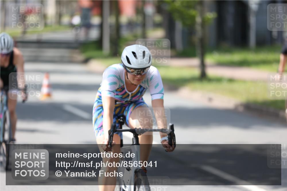 10.08.2025 - GEWOBA Citytriathlon Bremen Yannick Fuchs http://msf.ph/oto/8565041 10.08.2025 14:45:34 Radfahren 160, 202, 221, 247, 273, 332, 349, 360, 532 meine-sportfotos.de