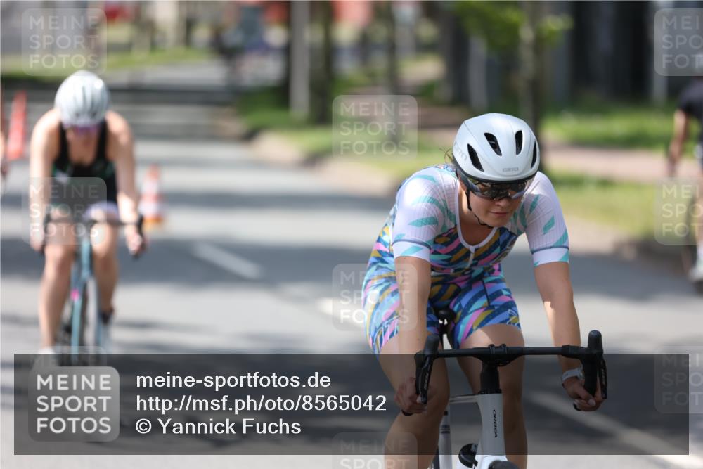 10.08.2025 - GEWOBA Citytriathlon Bremen Yannick Fuchs http://msf.ph/oto/8565042 10.08.2025 14:45:34 Radfahren 160, 202, 221, 247, 273, 332, 349, 360, 532 meine-sportfotos.de