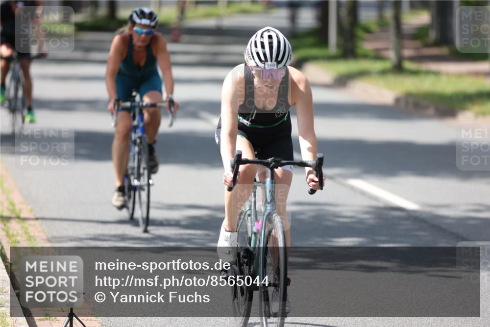 10.08.2025 - GEWOBA Citytriathlon Bremen Yannick Fuchs http://msf.ph/oto/8565044 10.08.2025 14:45:34 Radfahren 160, 202, 221, 247, 273, 332, 349, 360, 532 meine-sportfotos.de