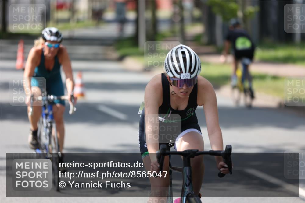 10.08.2025 - GEWOBA Citytriathlon Bremen Yannick Fuchs http://msf.ph/oto/8565047 10.08.2025 14:45:35 Radfahren 160, 202, 221, 247, 273, 332, 349, 360, 532 meine-sportfotos.de