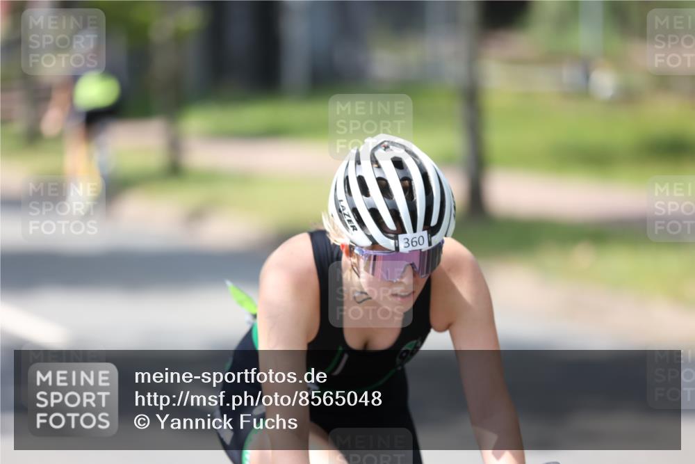 10.08.2025 - GEWOBA Citytriathlon Bremen Yannick Fuchs http://msf.ph/oto/8565048 10.08.2025 14:45:35 Radfahren 160, 202, 221, 247, 273, 332, 349, 360, 532 meine-sportfotos.de