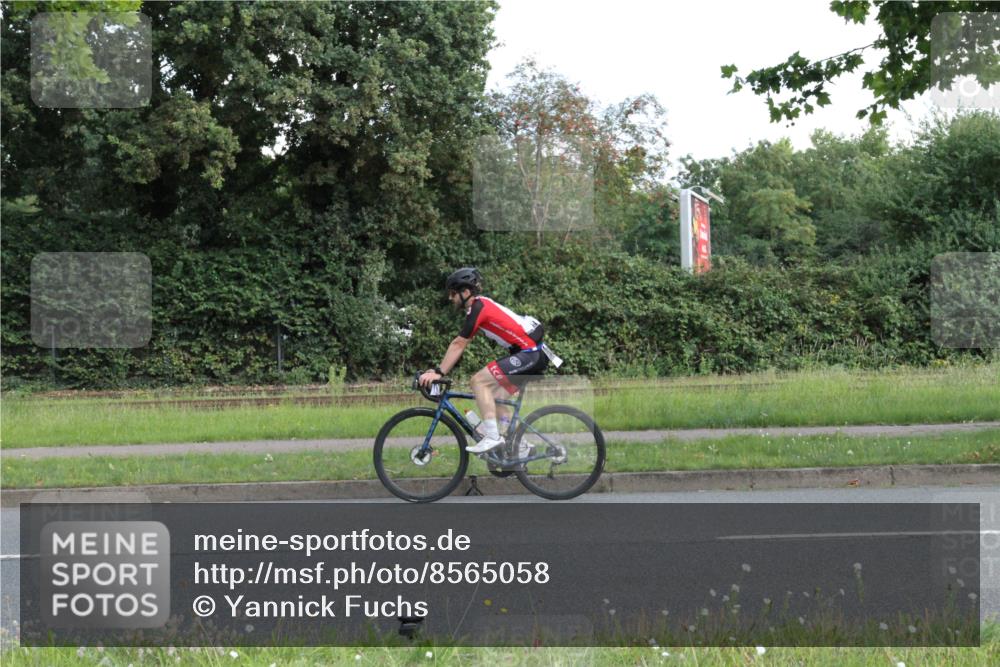 10.08.2025 - GEWOBA Citytriathlon Bremen Yannick Fuchs http://msf.ph/oto/8565058 10.08.2025 11:10:07 Radfahren  meine-sportfotos.de