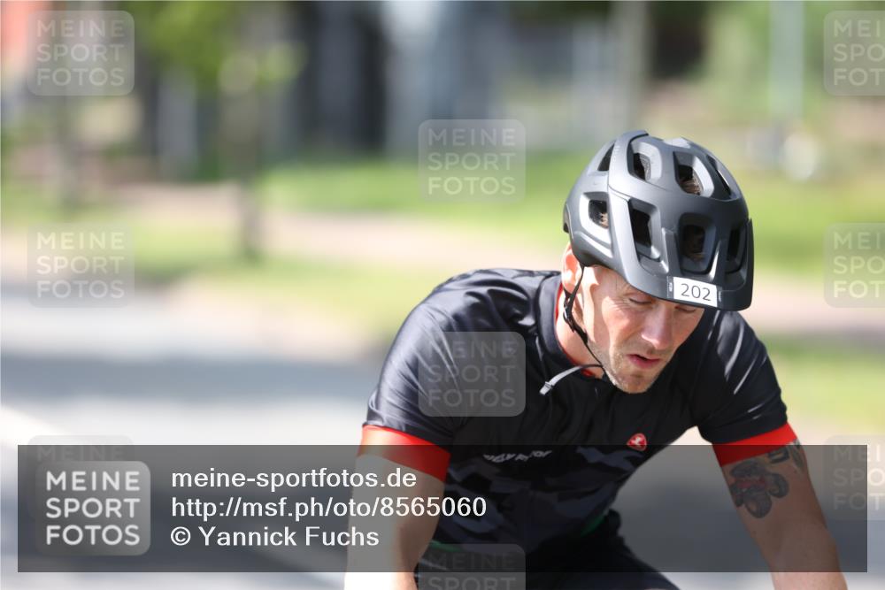 10.08.2025 - GEWOBA Citytriathlon Bremen Yannick Fuchs http://msf.ph/oto/8565060 10.08.2025 14:45:37 Radfahren 99, 160, 166, 202, 247, 273, 332, 349, 360, 532 meine-sportfotos.de