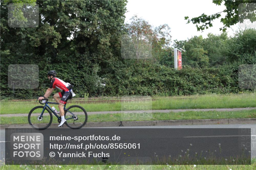10.08.2025 - GEWOBA Citytriathlon Bremen Yannick Fuchs http://msf.ph/oto/8565061 10.08.2025 11:10:07 Radfahren  meine-sportfotos.de