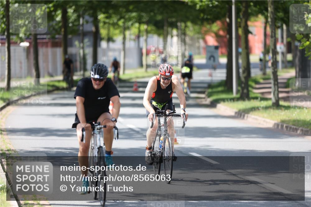 10.08.2025 - GEWOBA Citytriathlon Bremen Yannick Fuchs http://msf.ph/oto/8565063 10.08.2025 14:45:39 Radfahren 99, 160, 166, 202, 247, 273, 332, 349, 360, 441, 532 meine-sportfotos.de