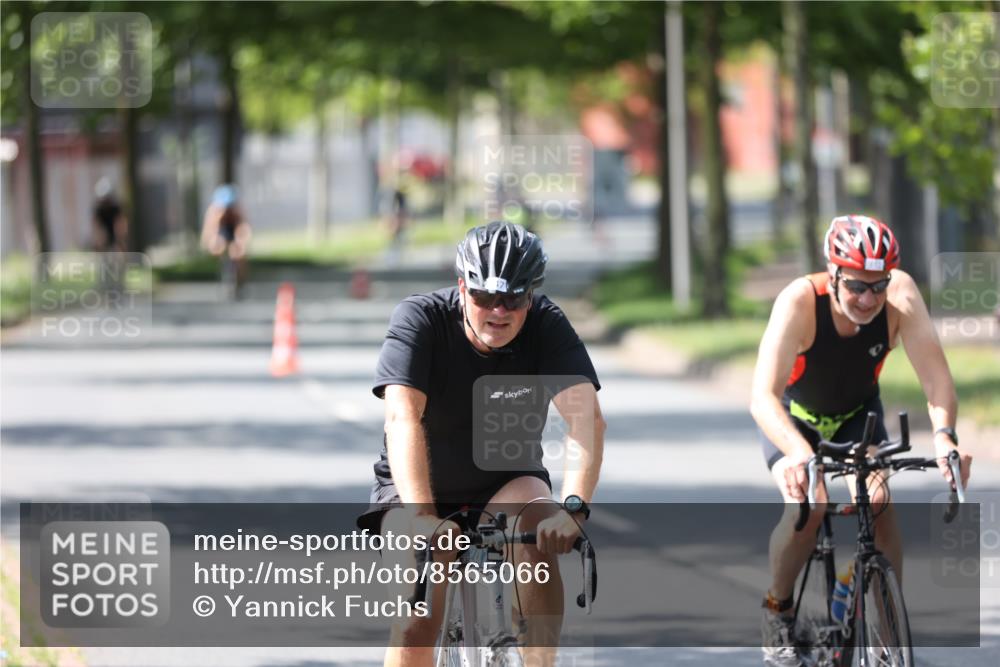 10.08.2025 - GEWOBA Citytriathlon Bremen Yannick Fuchs http://msf.ph/oto/8565066 10.08.2025 14:45:40 Radfahren 99, 160, 166, 202, 247, 273, 332, 349, 360, 441, 532 meine-sportfotos.de