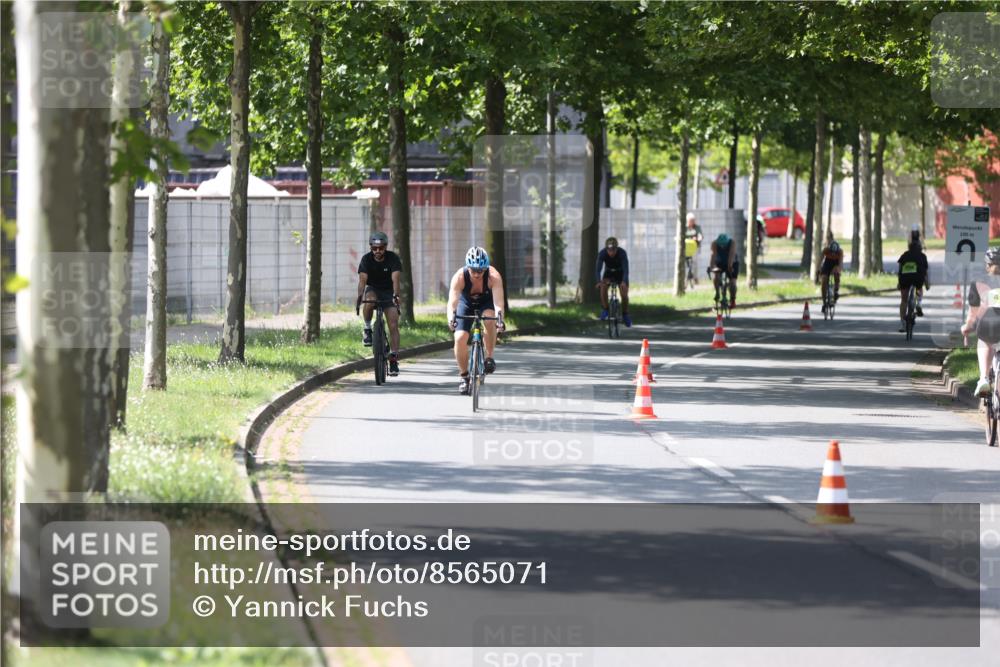 10.08.2025 - GEWOBA Citytriathlon Bremen Yannick Fuchs http://msf.ph/oto/8565071 10.08.2025 14:45:42 Radfahren 99, 160, 166, 202, 247, 273, 332, 349, 360, 441, 532 meine-sportfotos.de