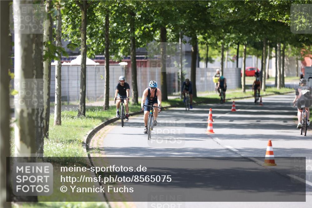 10.08.2025 - GEWOBA Citytriathlon Bremen Yannick Fuchs http://msf.ph/oto/8565075 10.08.2025 14:45:43 Radfahren 99, 160, 166, 202, 247, 273, 332, 349, 360, 441, 532 meine-sportfotos.de