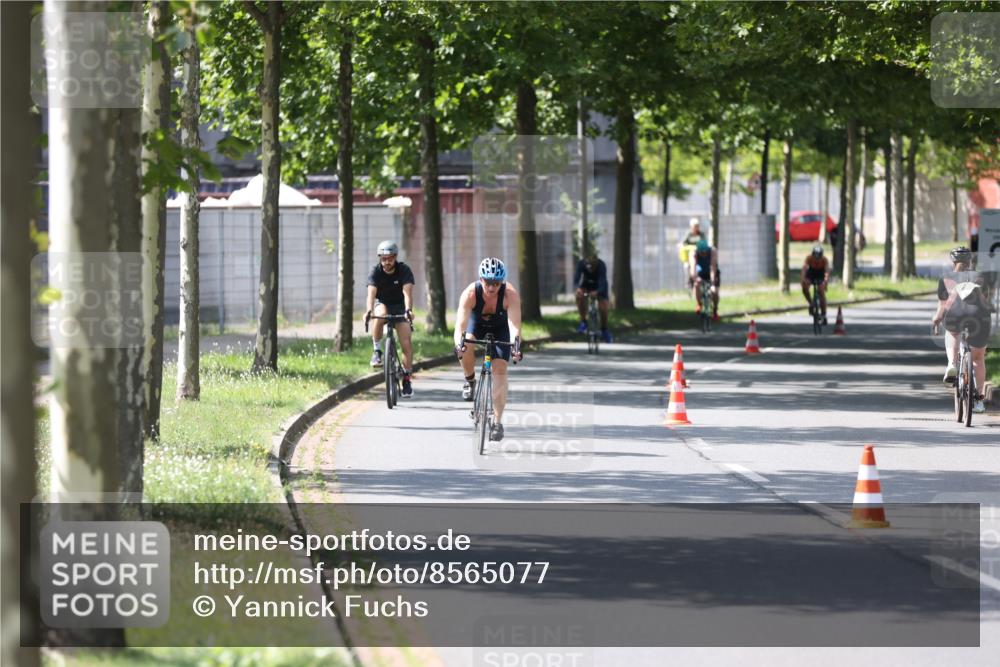 10.08.2025 - GEWOBA Citytriathlon Bremen Yannick Fuchs http://msf.ph/oto/8565077 10.08.2025 14:45:43 Radfahren 99, 160, 166, 202, 247, 273, 332, 349, 360, 441, 532 meine-sportfotos.de