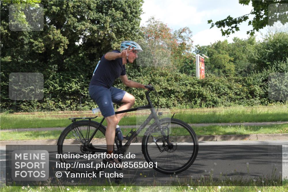 10.08.2025 - GEWOBA Citytriathlon Bremen Yannick Fuchs http://msf.ph/oto/8565081 10.08.2025 11:12:01 Radfahren  meine-sportfotos.de