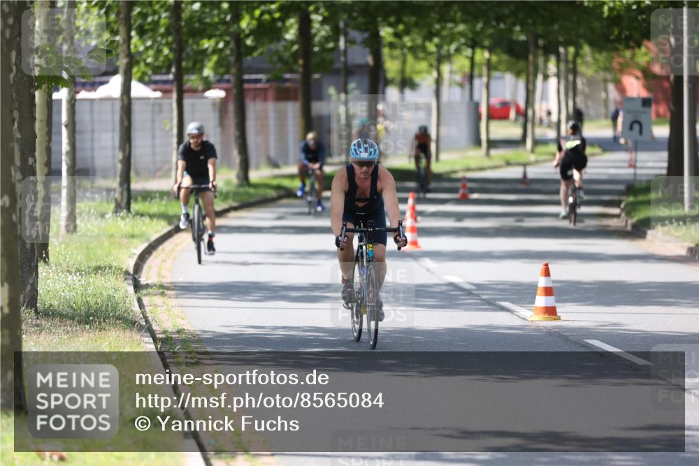 10.08.2025 - GEWOBA Citytriathlon Bremen Yannick Fuchs http://msf.ph/oto/8565084 10.08.2025 14:45:45 Radfahren 99, 160, 166, 202, 247, 273, 332, 349, 360, 404, 441, 532 meine-sportfotos.de
